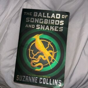 The Ballad of Songbirds and Snakes by Suzanne Collins - Green & Gold Cover